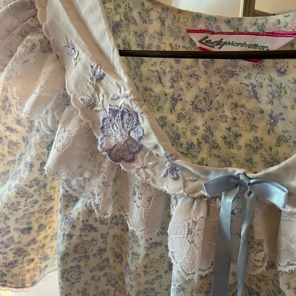 Cotton Floral Lace Nightgown with Blue flowers Lady Manhattan - Picture 3 of 8